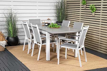 chaise blanche en aluminium et tissu gris pour jardin et terrasse